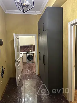 Kirayə verilir 2 otaqlı yeni tikili 64 m²