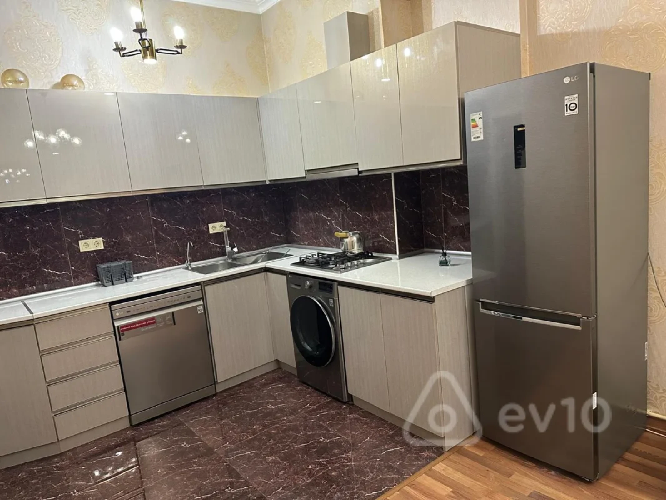 Kirayə verilir 2 otaqlı yeni tikili 64 m²