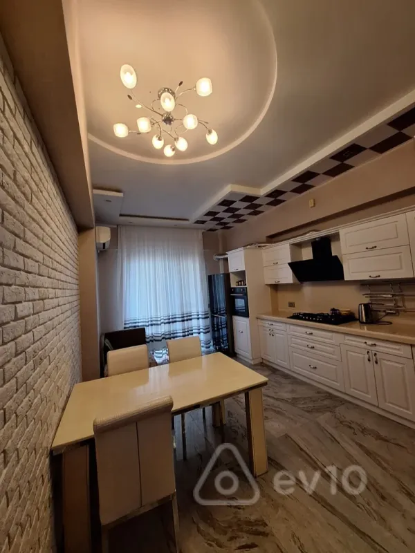 Kirayə verilir 4 otaqlı yeni tikili 258 m²