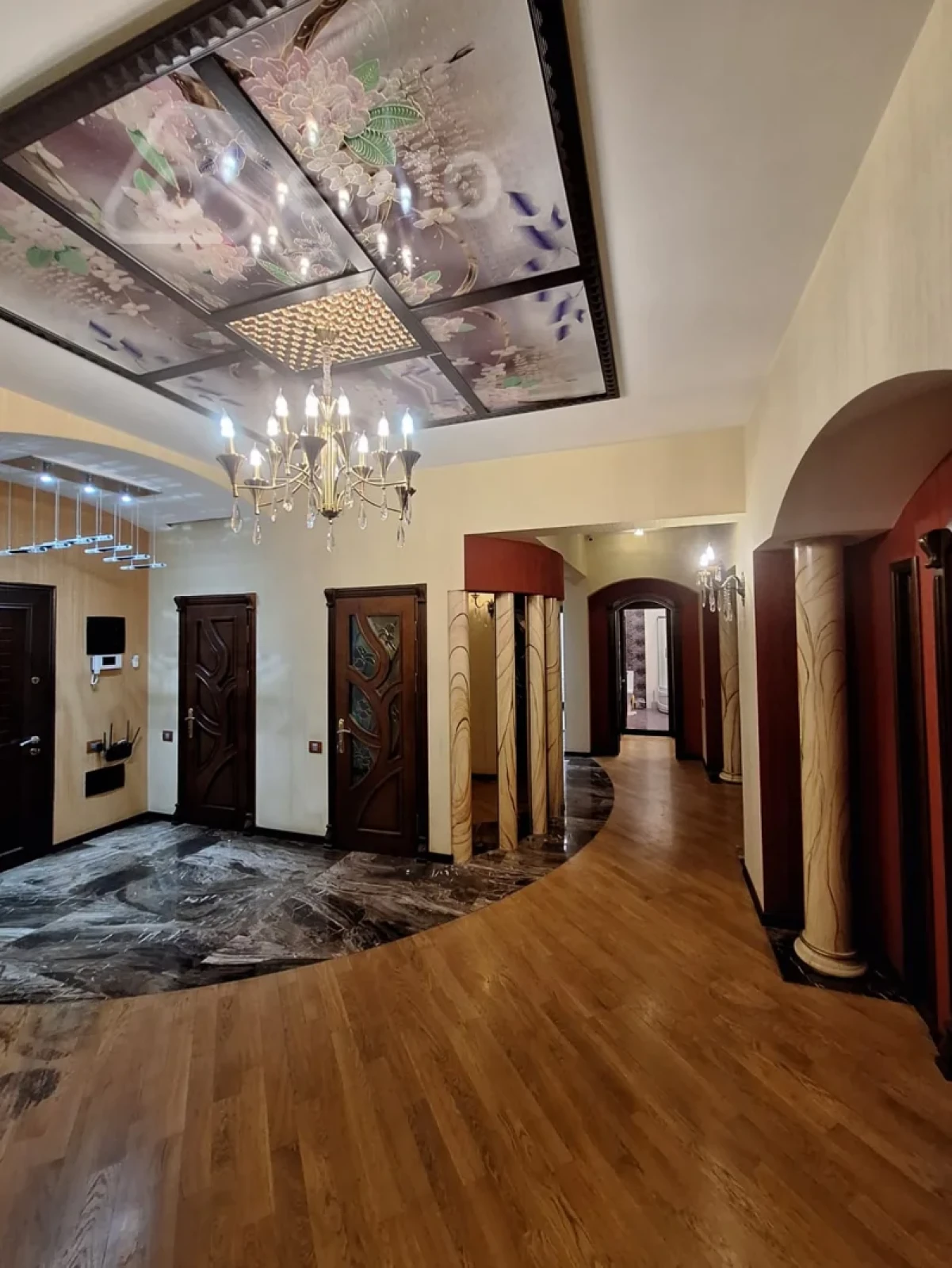 Kirayə verilir 4 otaqlı yeni tikili 258 m²