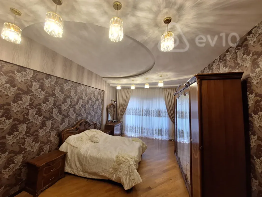 Kirayə verilir 4 otaqlı yeni tikili 258 m²