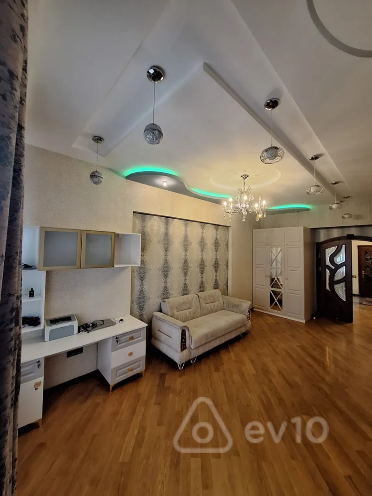 Kirayə verilir 4 otaqlı yeni tikili 258 m²