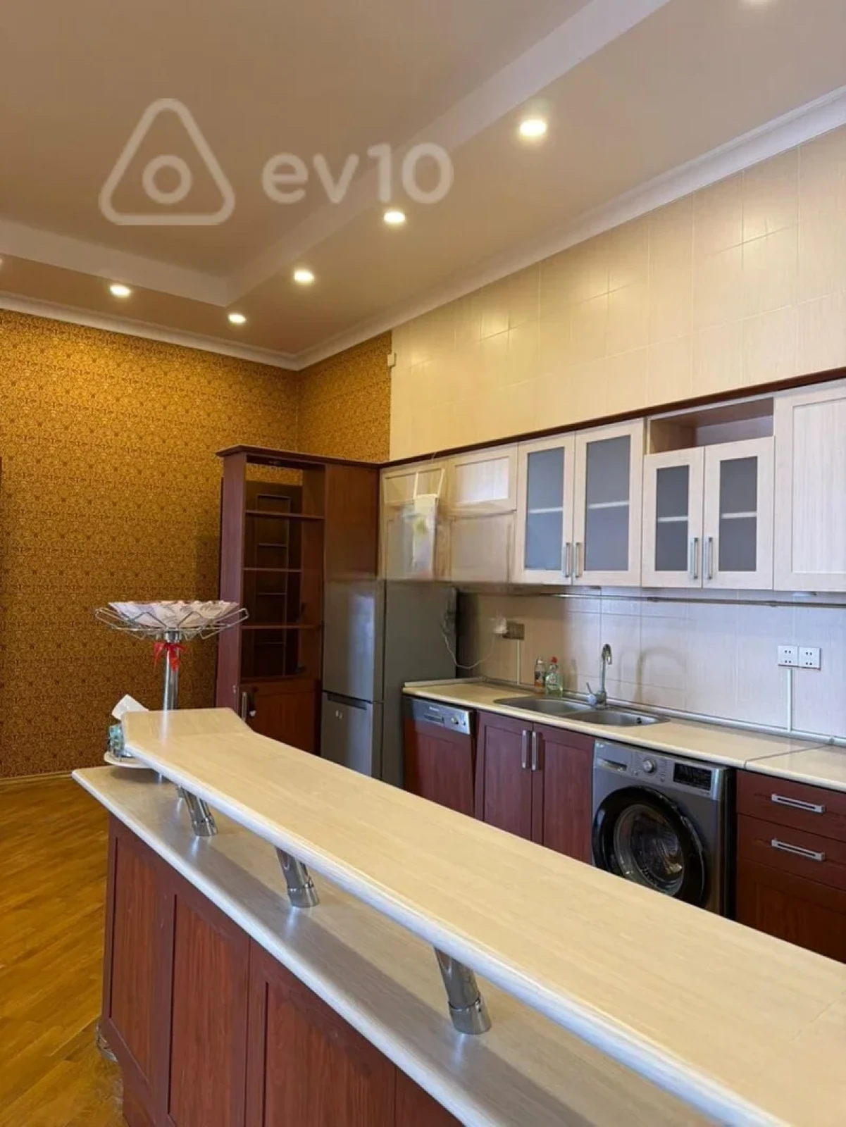 Kirayə verilir 3 otaqlı köhnə tikili 105 m²