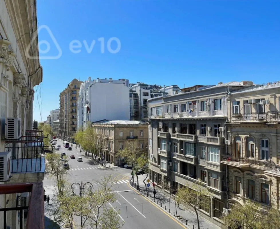 Kirayə verilir 3 otaqlı köhnə tikili 105 m²