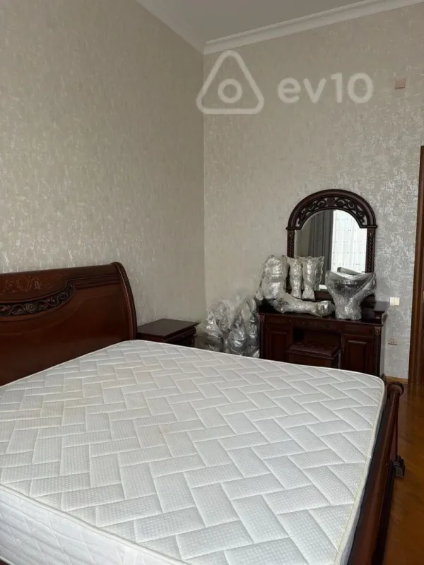 Kirayə verilir 3 otaqlı köhnə tikili 105 m²