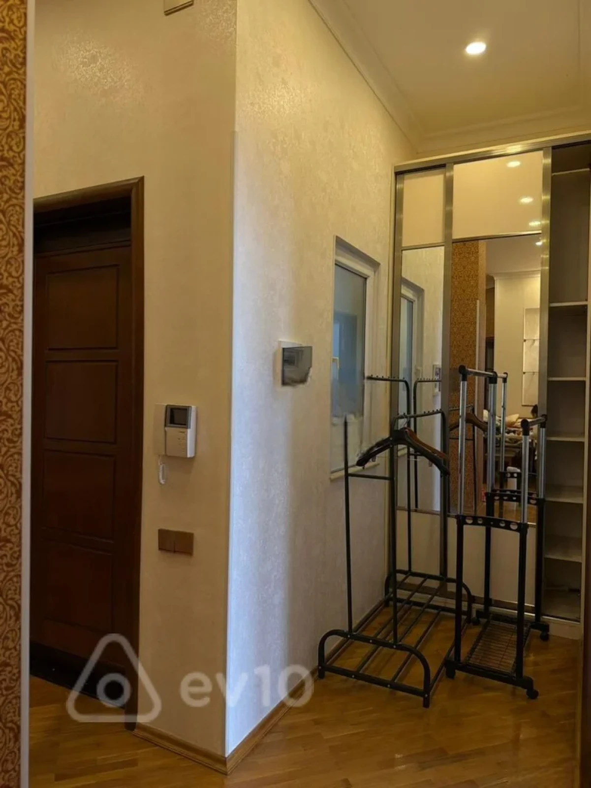 Kirayə verilir 3 otaqlı köhnə tikili 105 m²