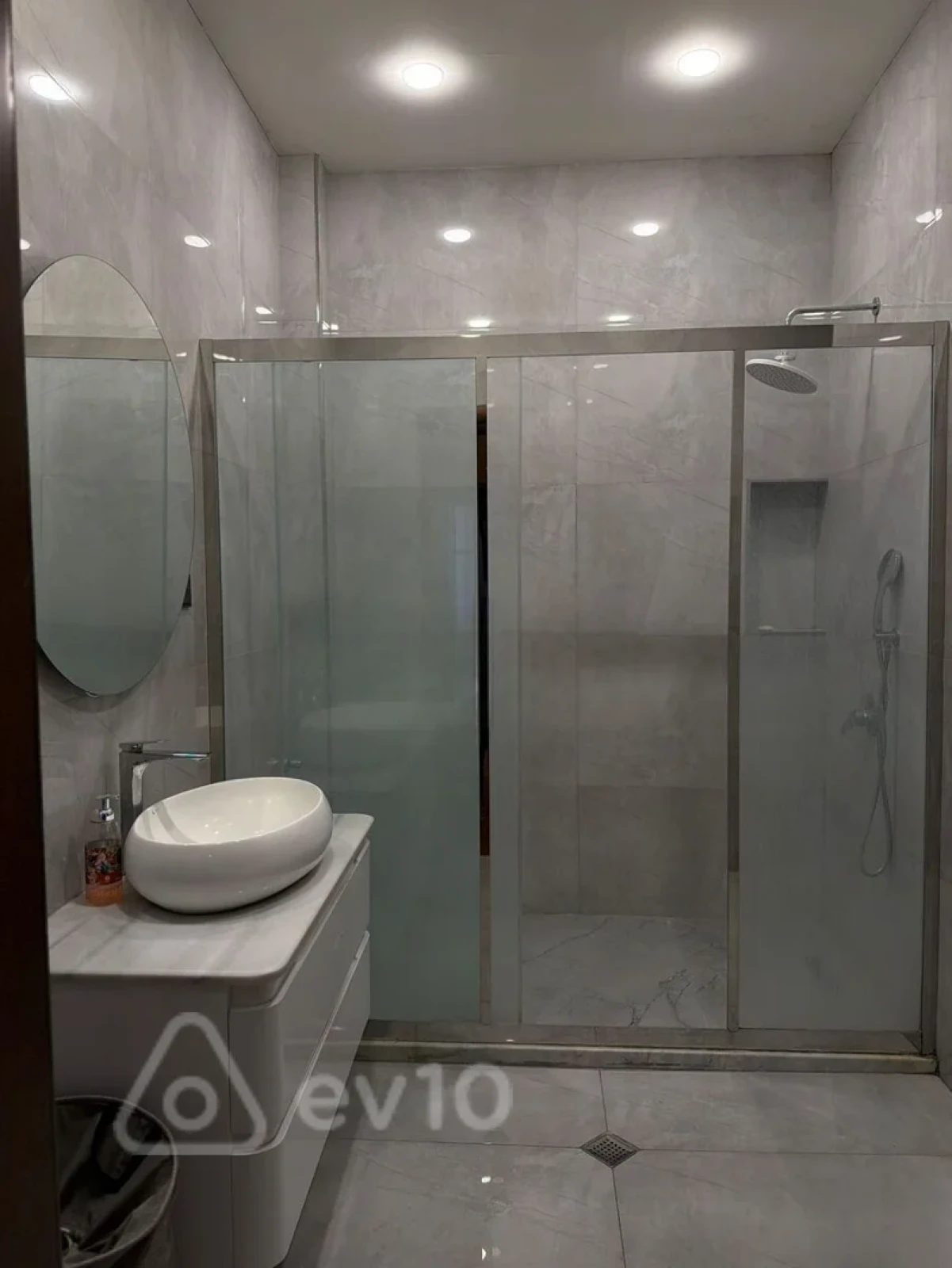 Kirayə verilir 3 otaqlı köhnə tikili 105 m²