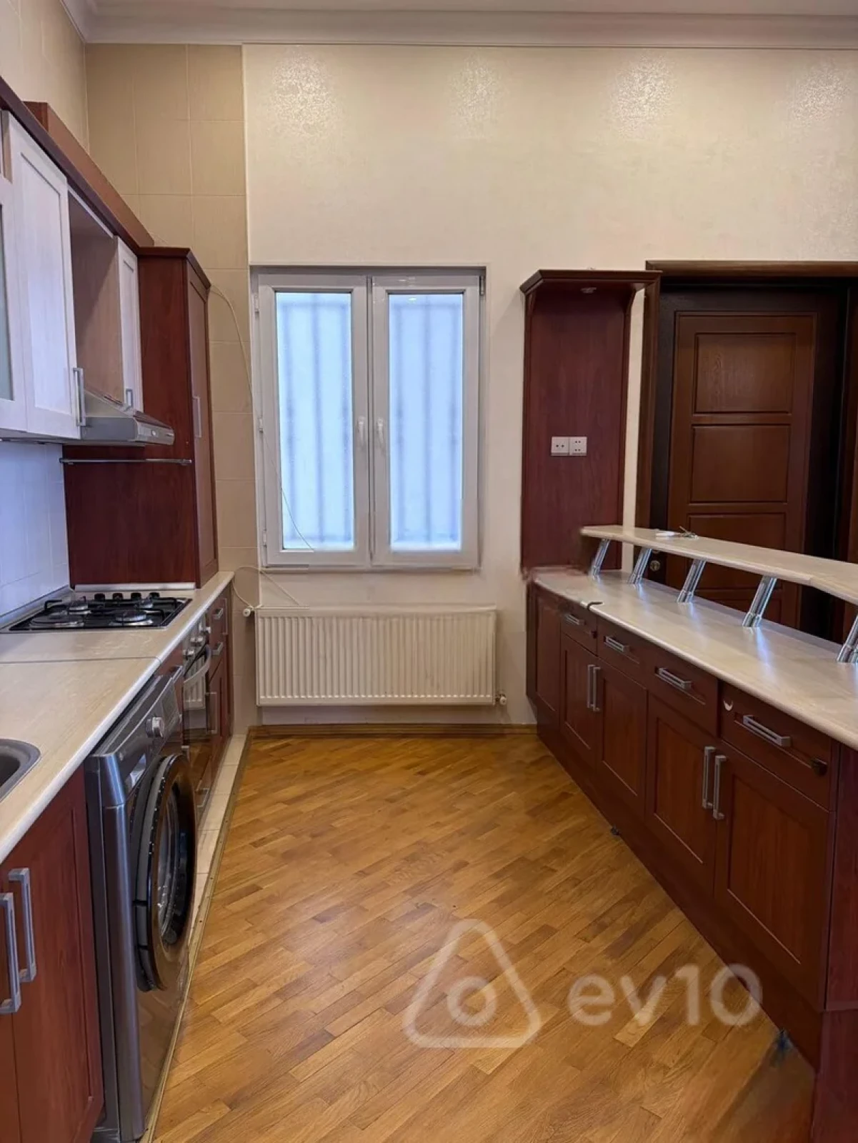 Kirayə verilir 3 otaqlı köhnə tikili 105 m²