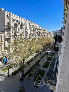 Kirayə verilir 3 otaqlı köhnə tikili 105 m²