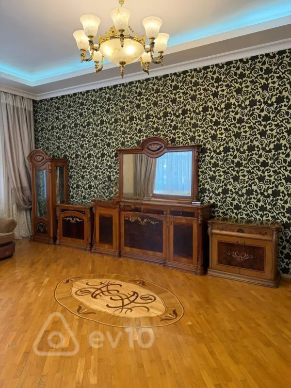 Kirayə verilir 3 otaqlı köhnə tikili 105 m²