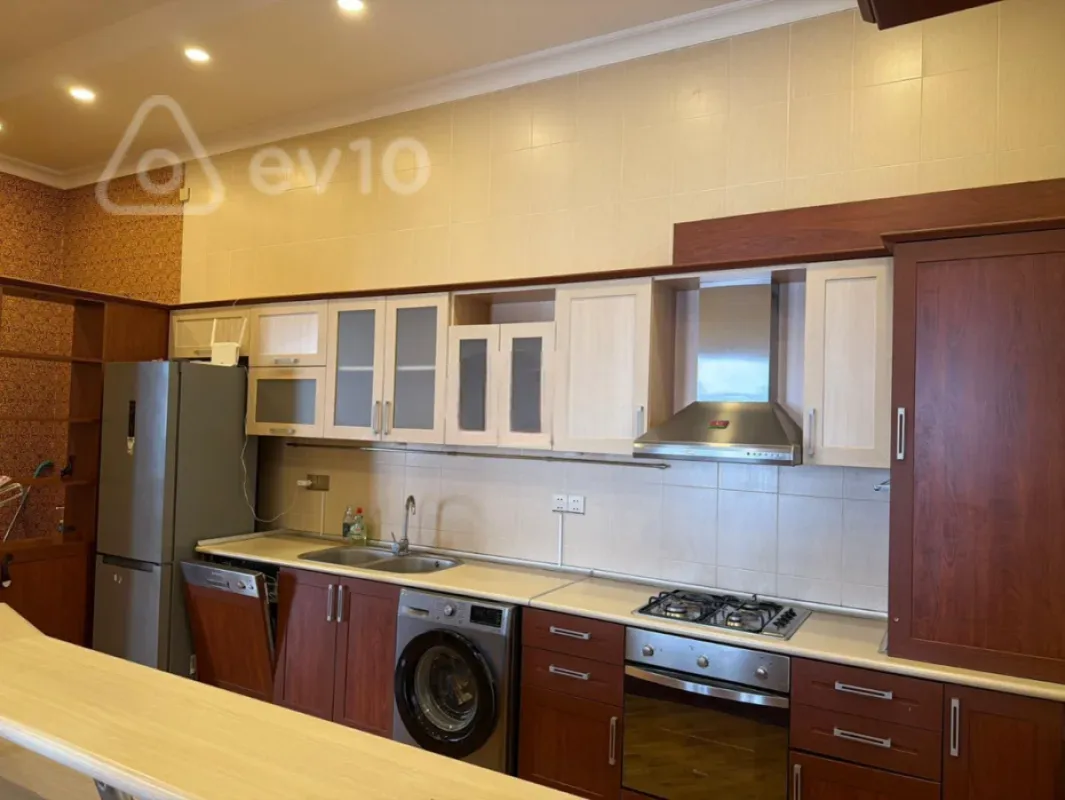 Kirayə verilir 3 otaqlı köhnə tikili 105 m²