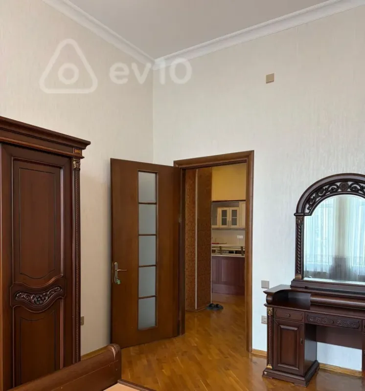 Kirayə verilir 3 otaqlı köhnə tikili 105 m²