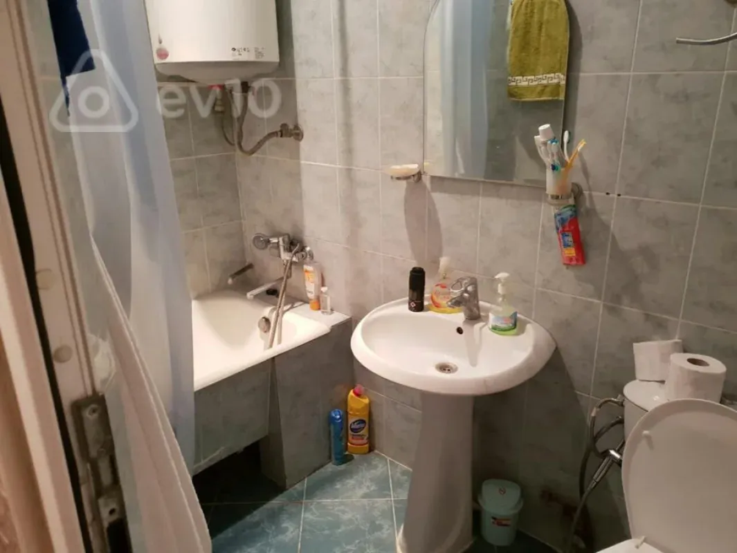 Kirayə verilir 2 otaqlı köhnə tikili 60 m²