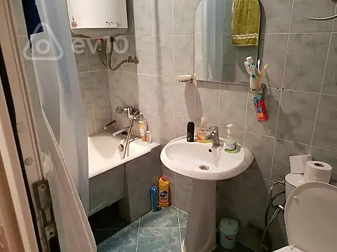 Kirayə verilir 2 otaqlı köhnə tikili 60 m²