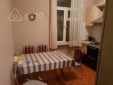 Kirayə verilir 2 otaqlı köhnə tikili 60 m²