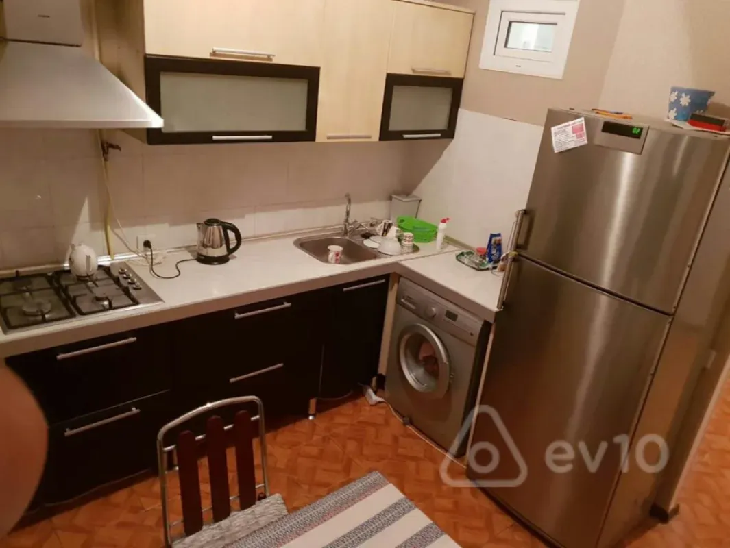 Kirayə verilir 2 otaqlı köhnə tikili 60 m²
