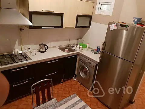 Kirayə verilir 2 otaqlı köhnə tikili 60 m²