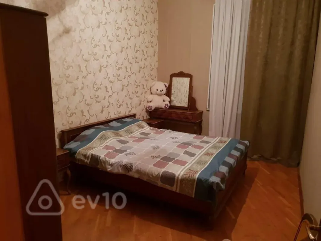 Kirayə verilir 2 otaqlı köhnə tikili 60 m²