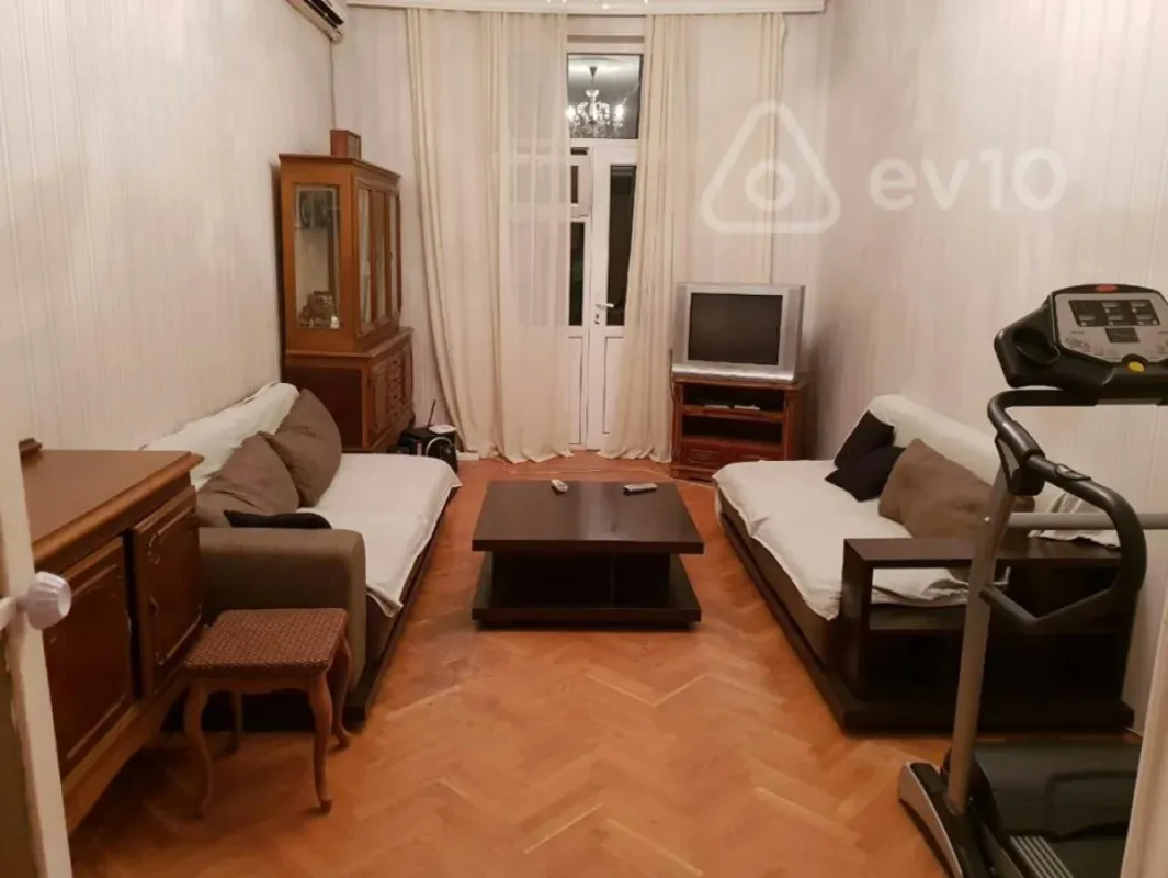 Kirayə verilir 2 otaqlı köhnə tikili 60 m²