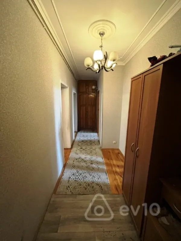 Satılır 3 otaqlı köhnə tikili 70 m²