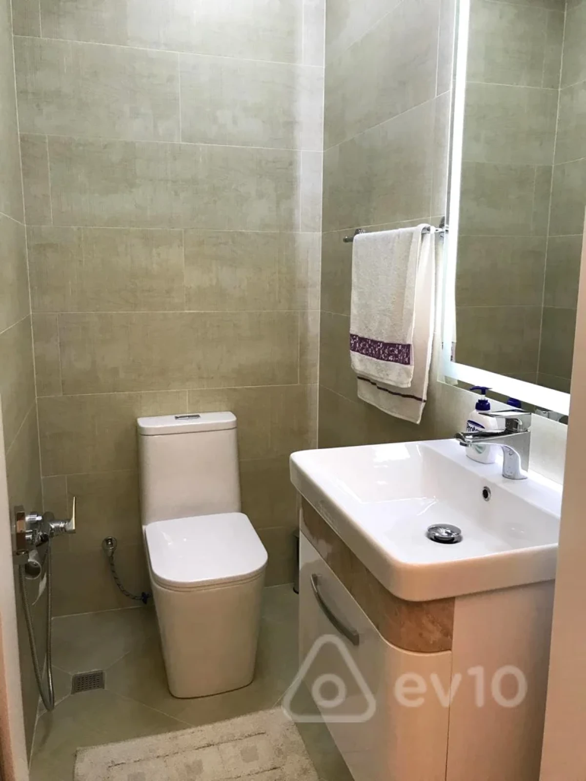 Satılır 3 otaqlı yeni tikili 105 m²