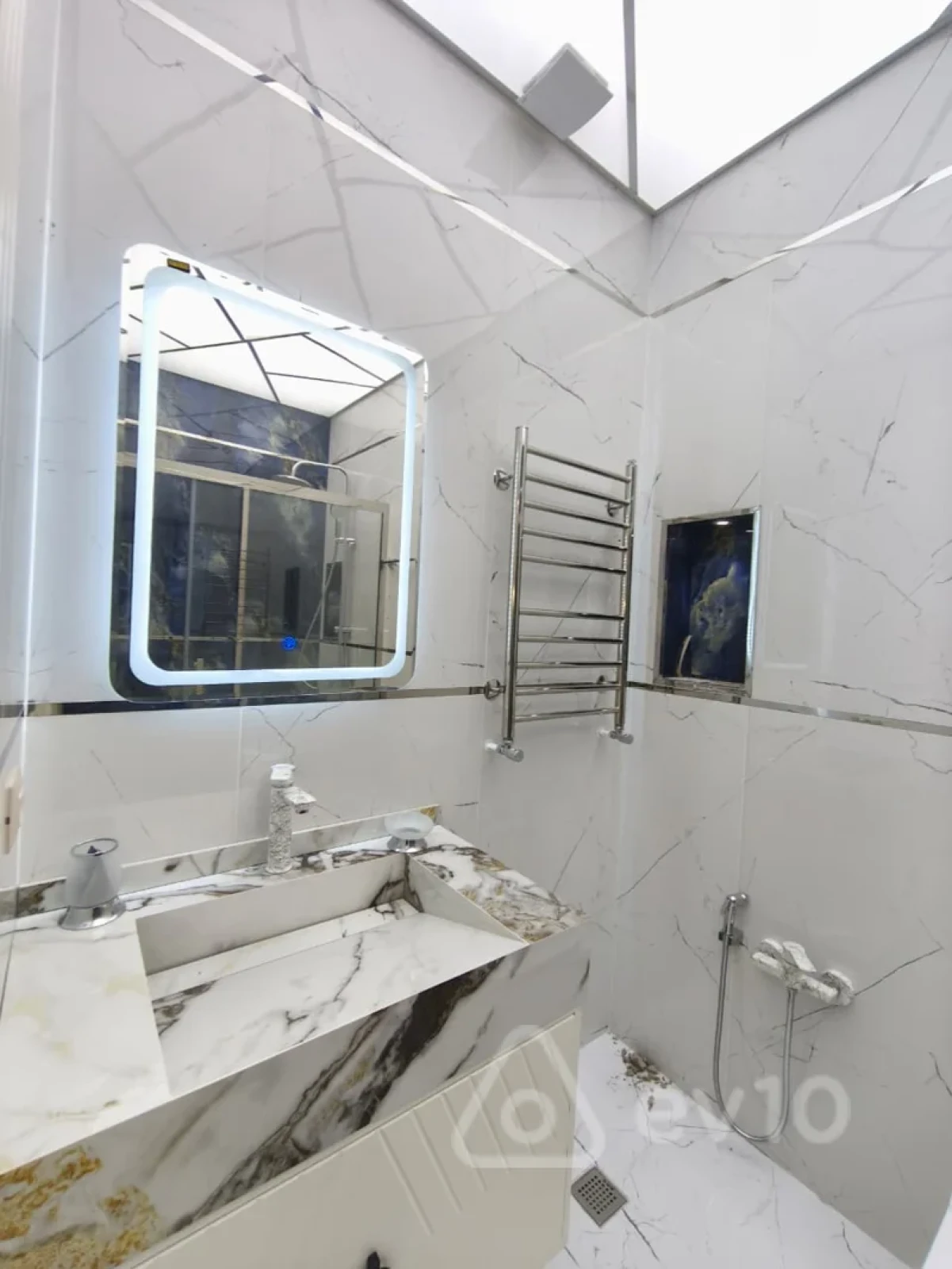 Satılır 2 otaqlı yeni tikili 101 m²