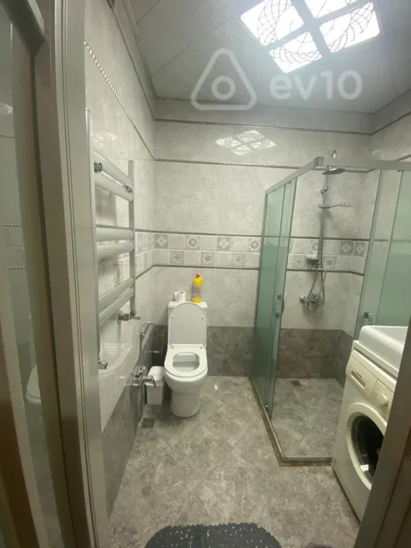 Kirayə verilir 2 otaqlı köhnə tikili 50 m²