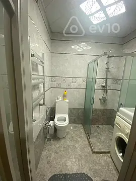 Kirayə verilir 2 otaqlı köhnə tikili 50 m²