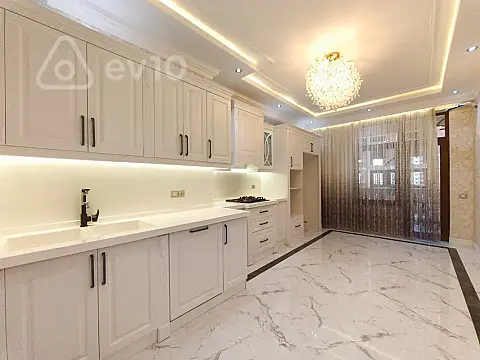 Satılır 3 otaqlı yeni tikili 138 m²