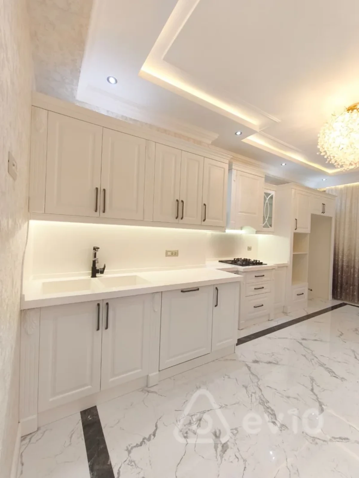 Satılır 3 otaqlı yeni tikili 138 m²