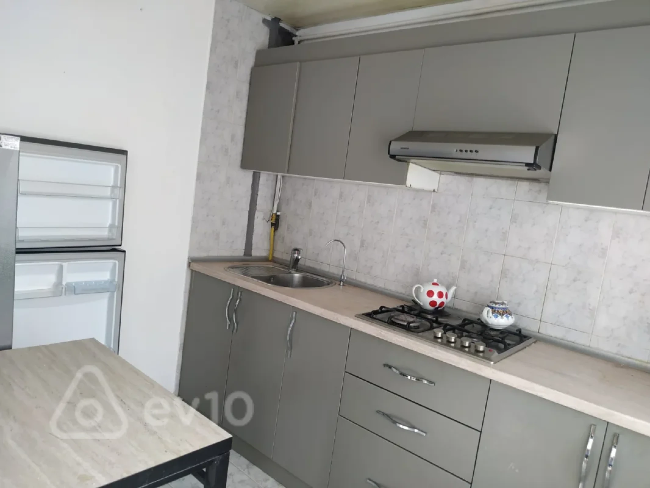 Kirayə verilir 3 otaqlı köhnə tikili 65 m²
