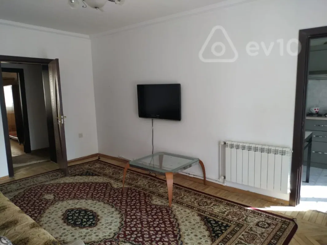 Kirayə verilir 3 otaqlı köhnə tikili 65 m²
