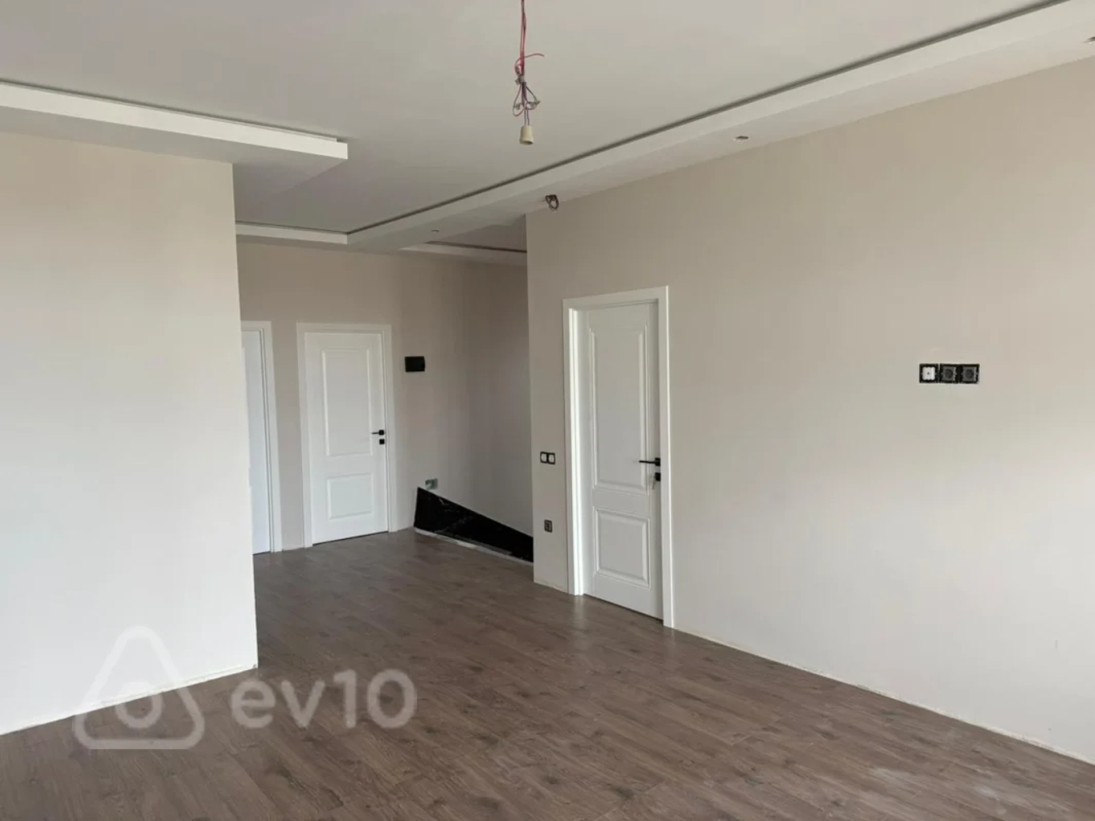 Satılır 6 otaqlı həyət evi 240 m²