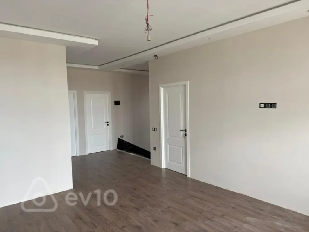 Satılır 6 otaqlı həyət evi 240 m²
