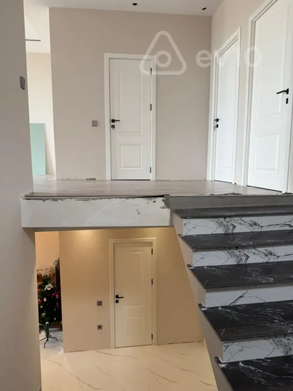 Satılır 6 otaqlı həyət evi 240 m²