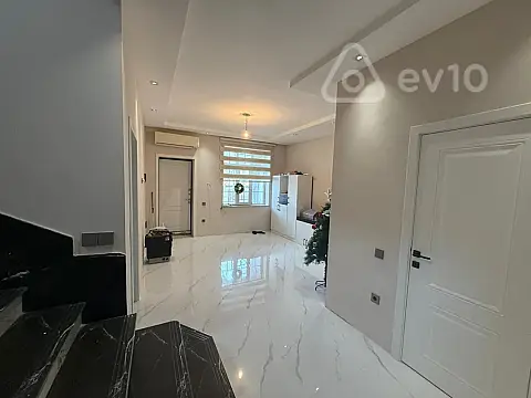 Satılır 6 otaqlı həyət evi 240 m²