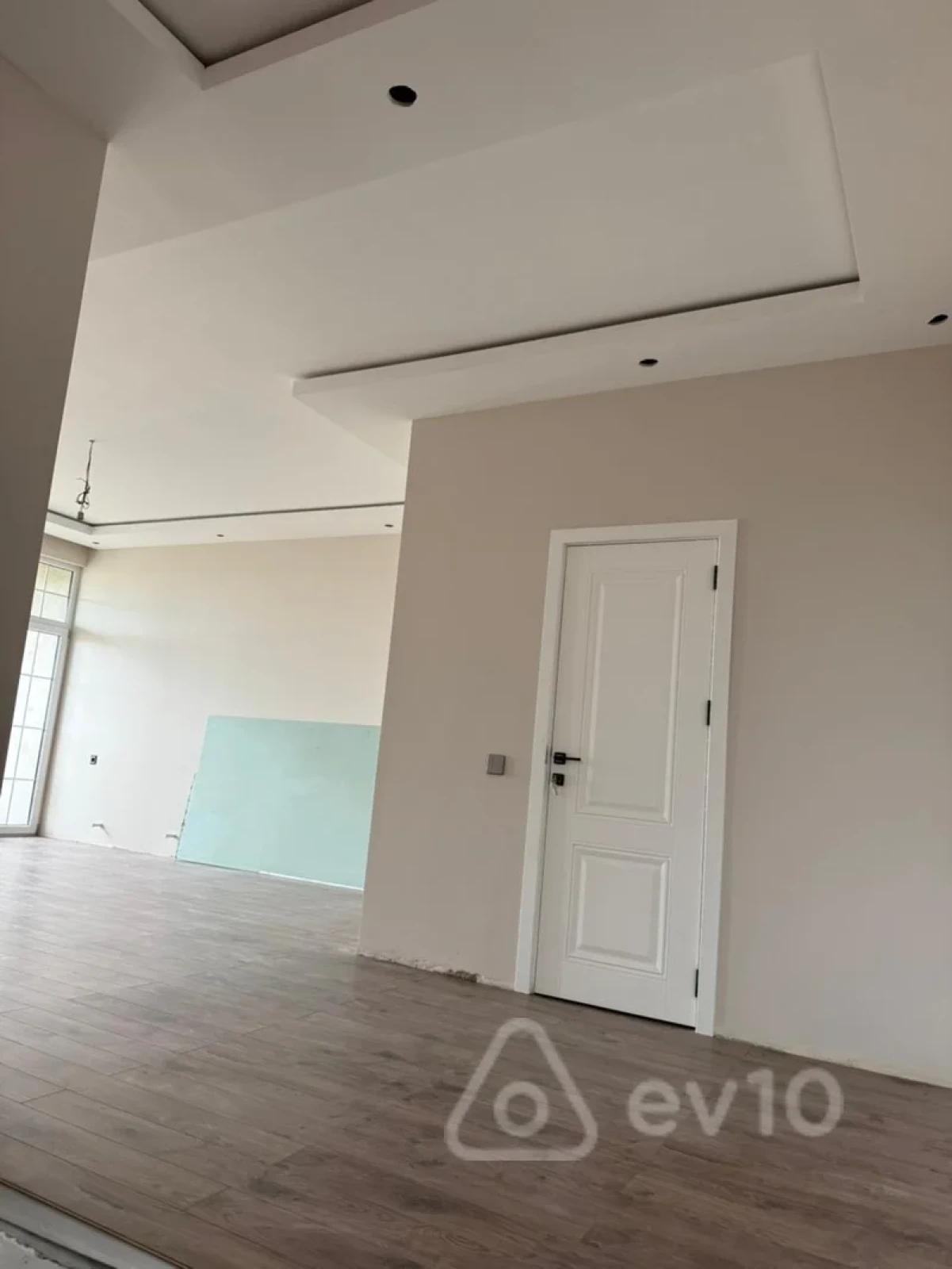Satılır 6 otaqlı həyət evi 240 m²