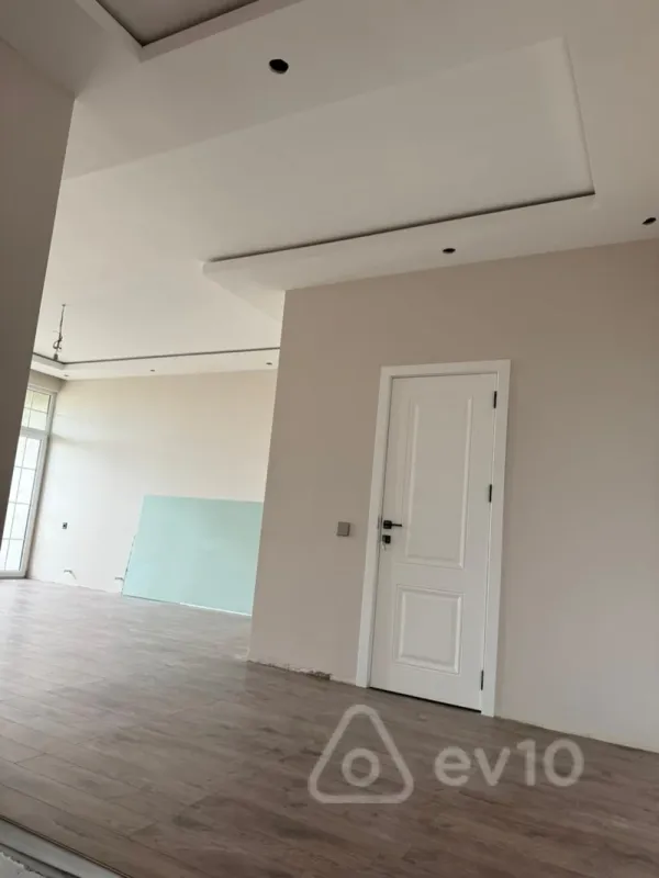 Satılır 6 otaqlı həyət evi 240 m²