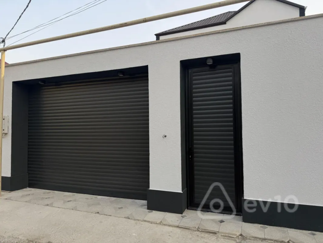 Satılır 6 otaqlı həyət evi 240 m²