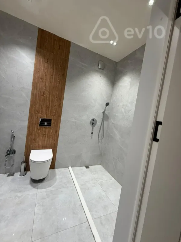 Satılır 6 otaqlı həyət evi 240 m²