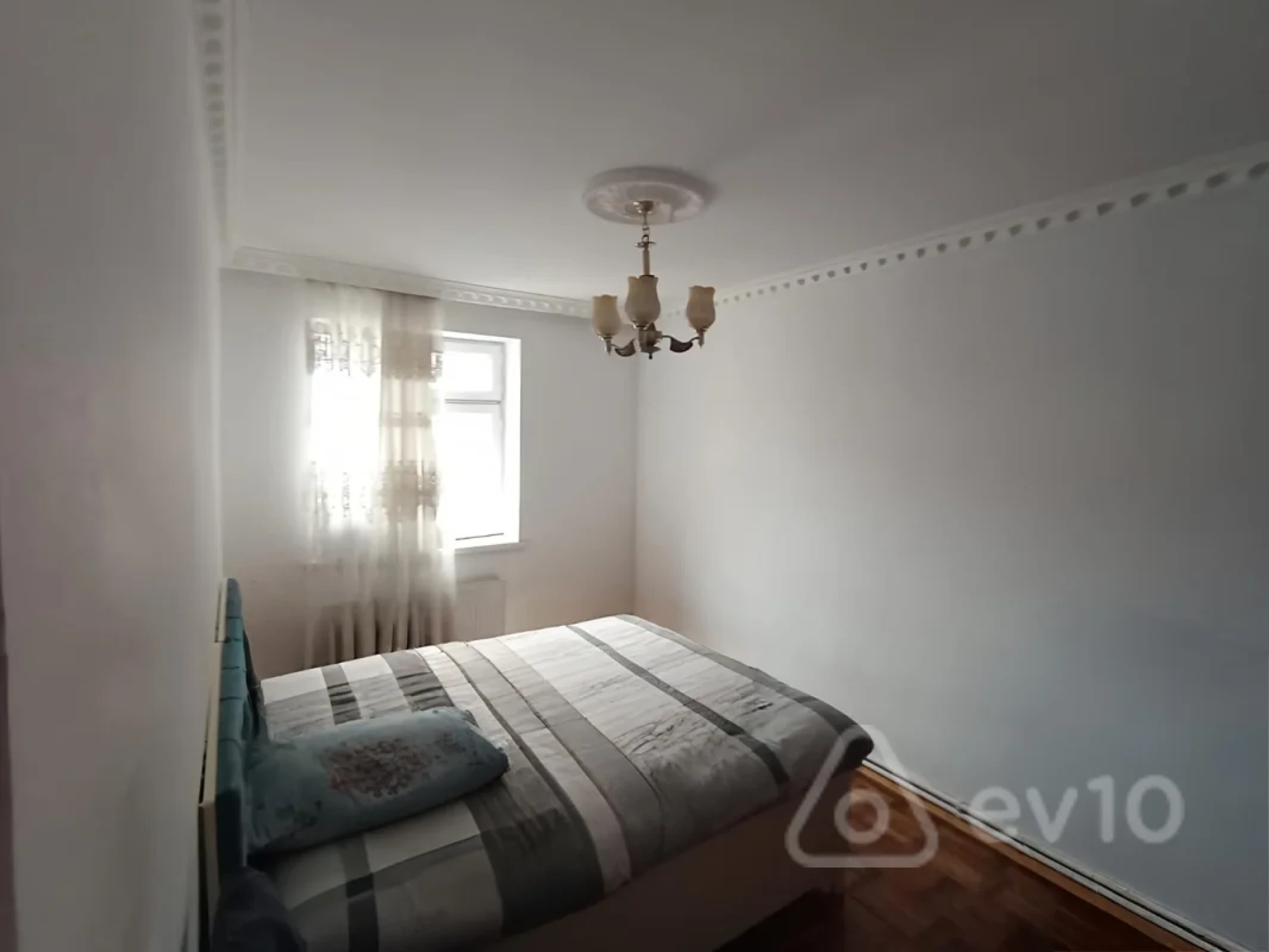 Satılır 3 otaqlı köhnə tikili 120 m²