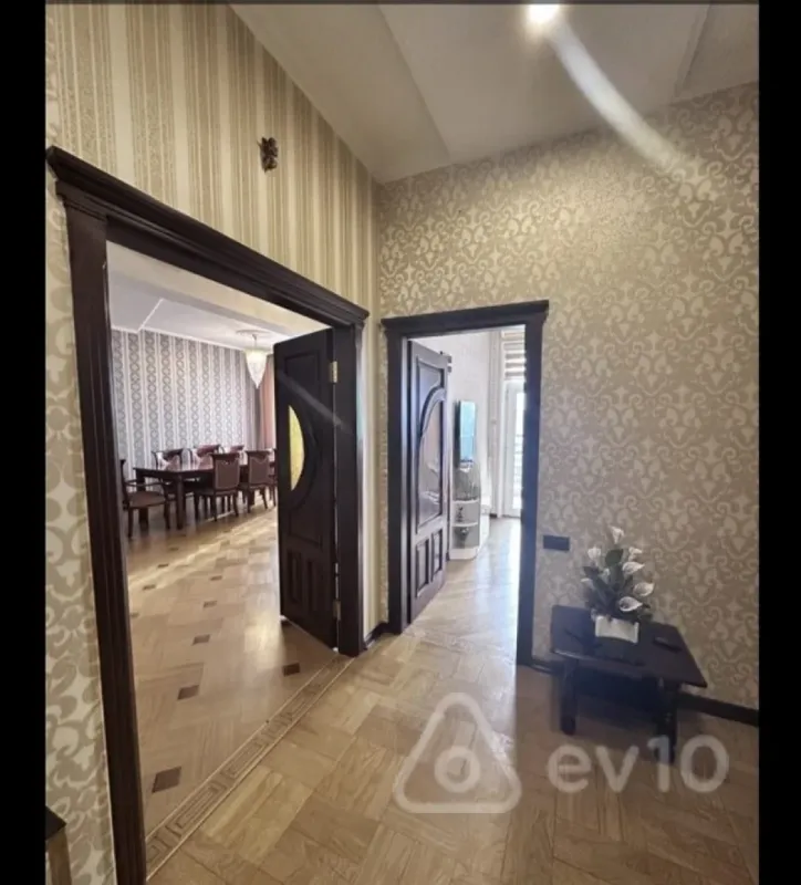 Satılır 4 otaqlı yeni tikili 165 m²