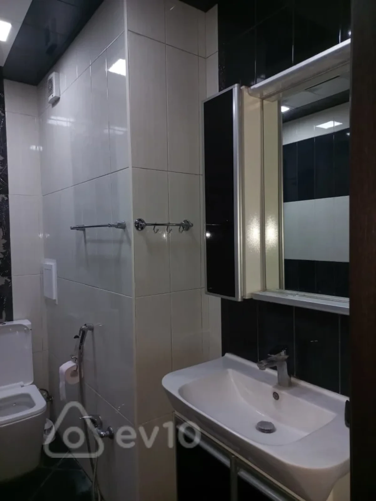 Satılır 2 otaqlı yeni tikili 70 m²