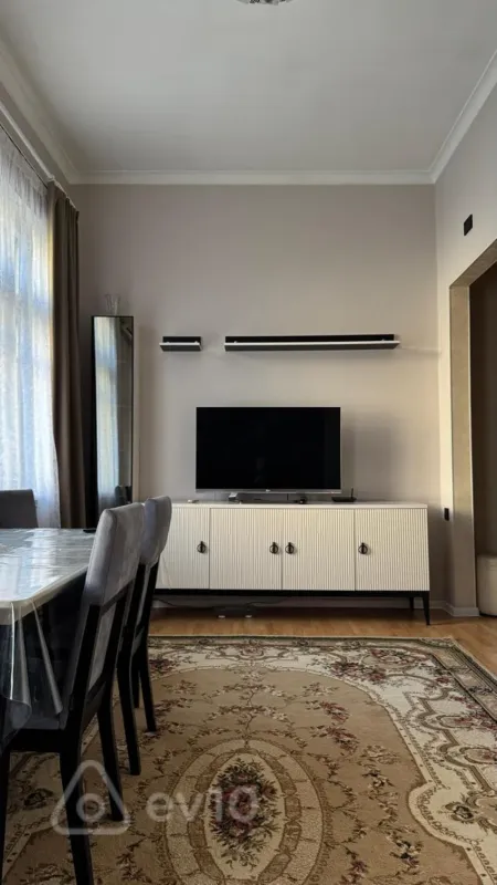 Kirayə verilir 2 otaqlı köhnə tikili 50 m²