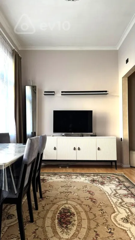 Kirayə verilir 2 otaqlı köhnə tikili 50 m²