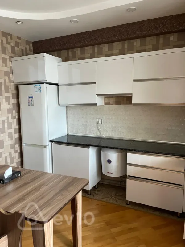 Kirayə verilir 2 otaqlı yeni tikili 60 m²
