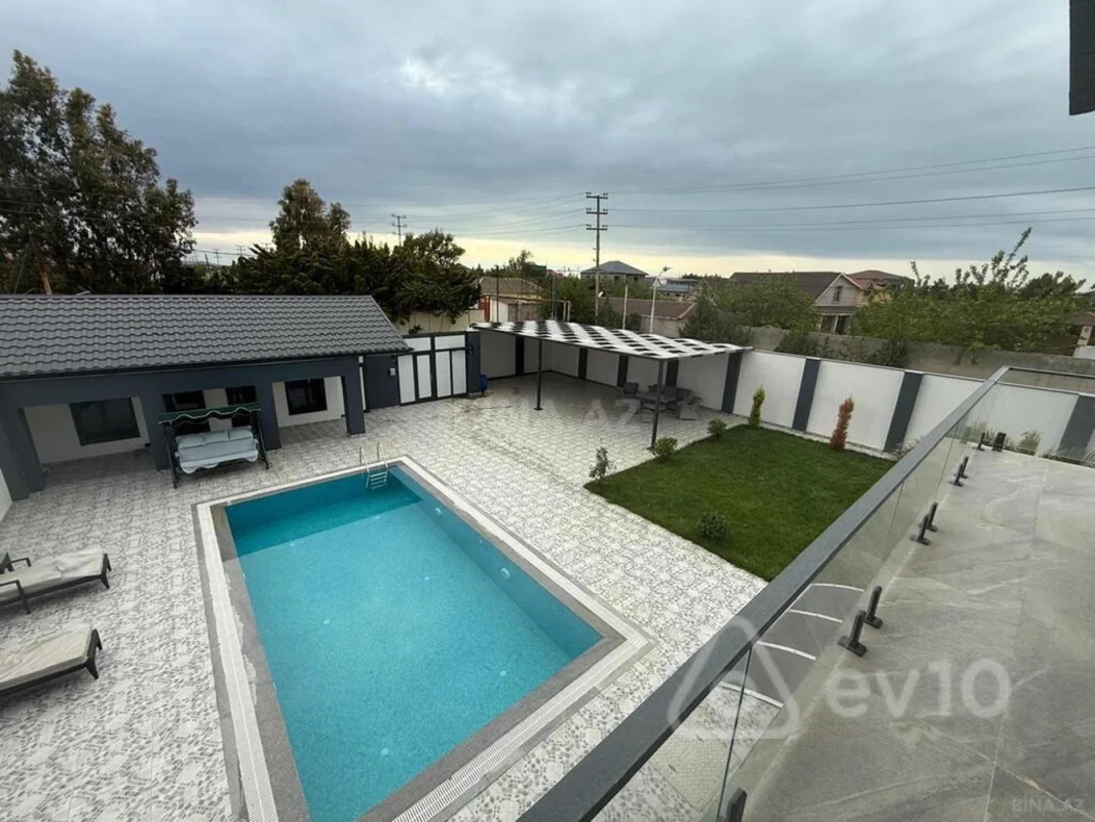 Kirayə verilir 5 otaqlı həyət evi 250 m²