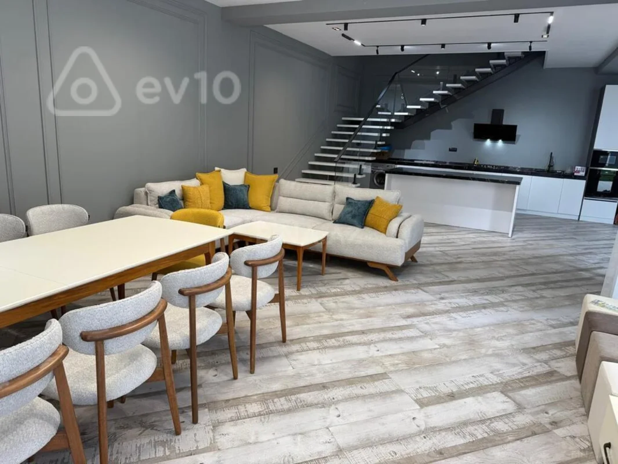 Kirayə verilir 5 otaqlı həyət evi 250 m²