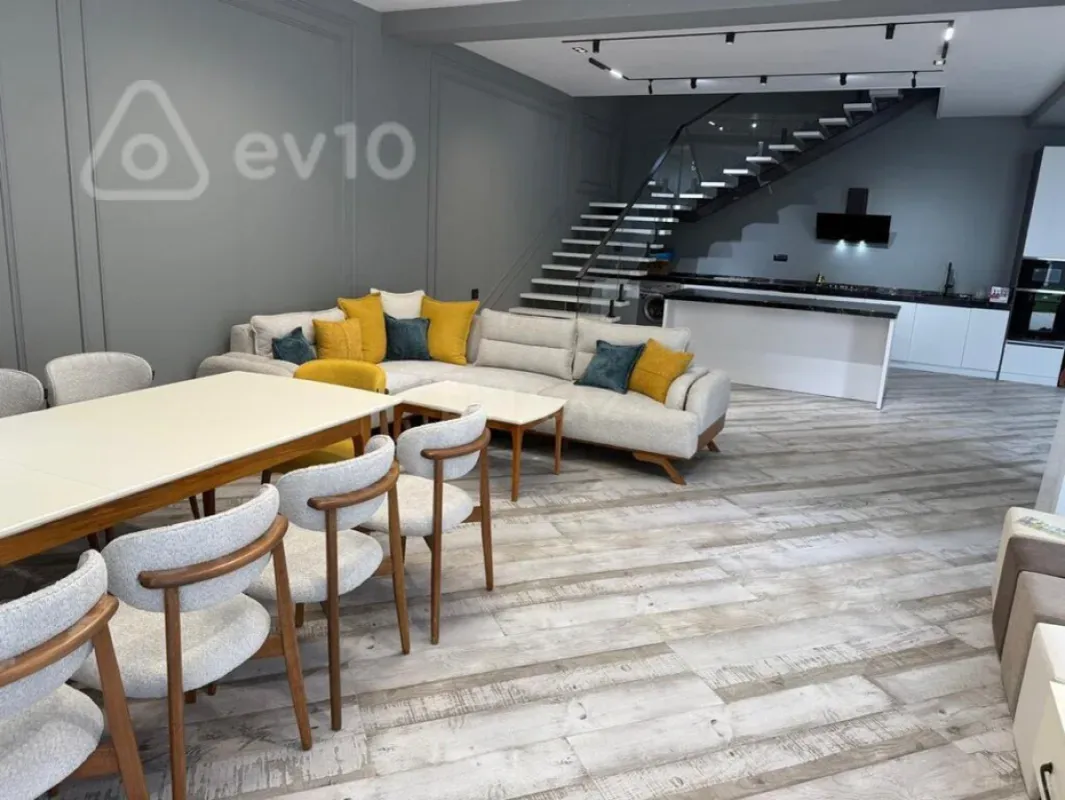Kirayə verilir 5 otaqlı həyət evi 250 m²