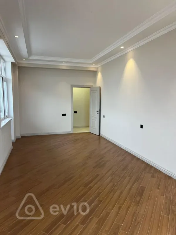 Satılır 4 otaqlı yeni tikili 195000 m²